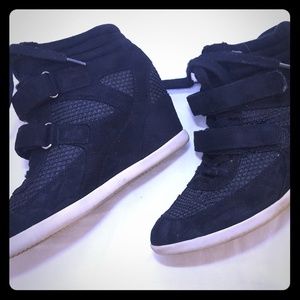 Madden Girl Hickory Wedge Sneaker (Size 8)